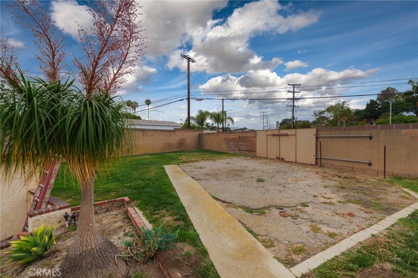 Excellent opportunity to own a home on an expansive 10,049 sq - photo 26
