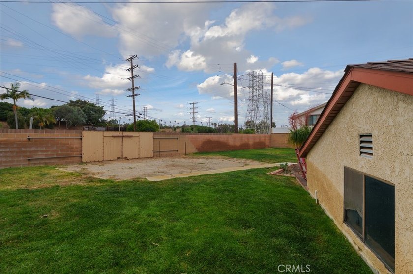 Excellent opportunity to own a home on an expansive 10,049 sq - photo 27