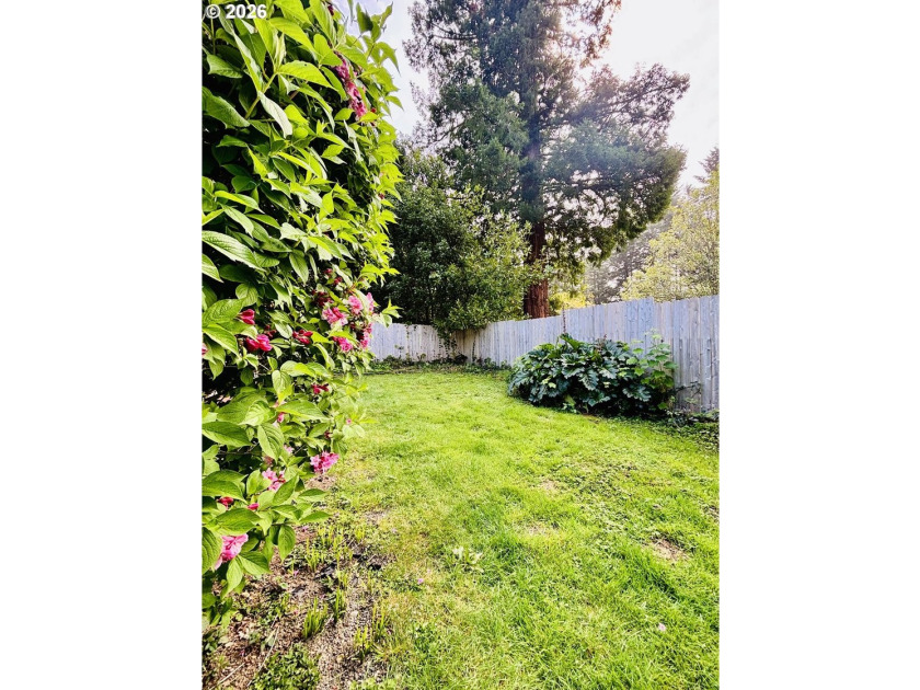 Charming, move-in ready, 3Bd/2Bth home offers comfort and - photo 27