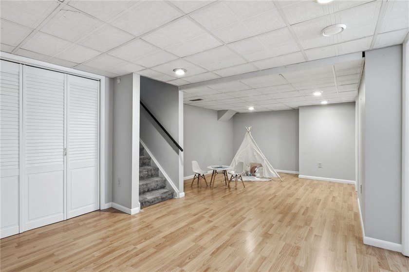 Welcome to 2 Casimir Circle in Rochester's 14617 ZIP code! - photo 29
