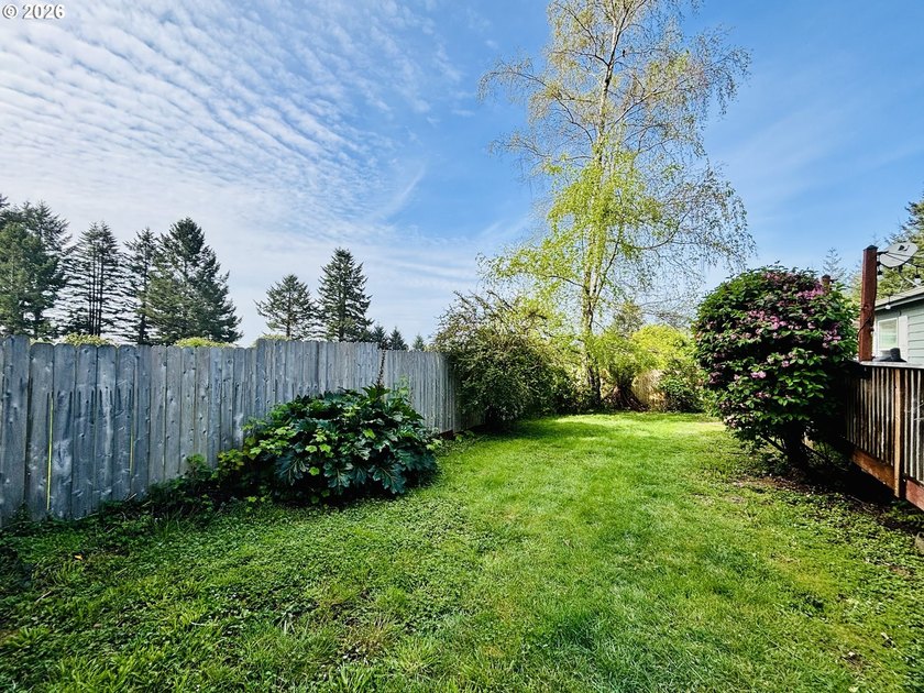 Charming, move-in ready, 3Bd/2Bth home offers comfort and - photo 29