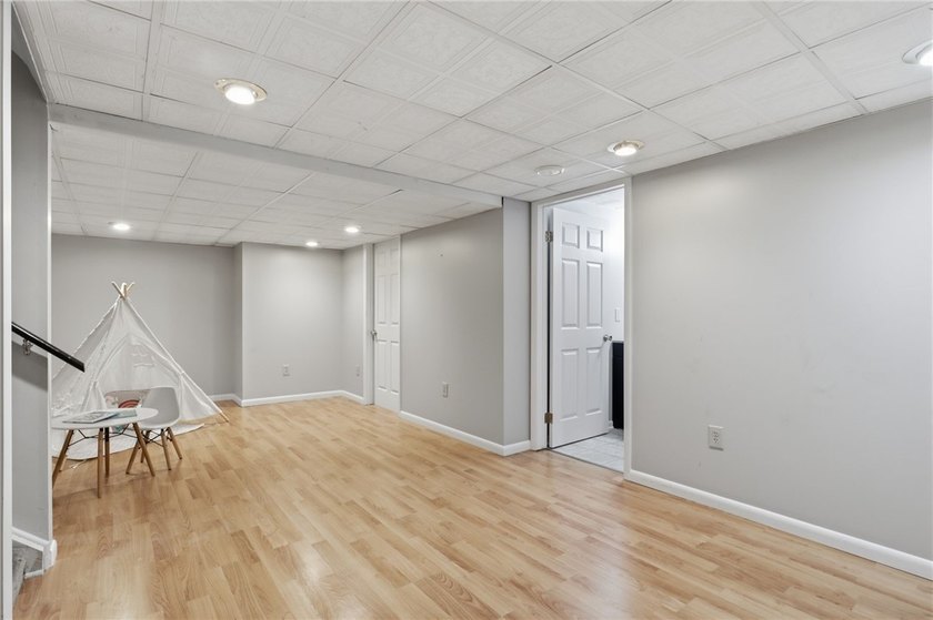 Welcome to 2 Casimir Circle in Rochester's 14617 ZIP code! - photo 30