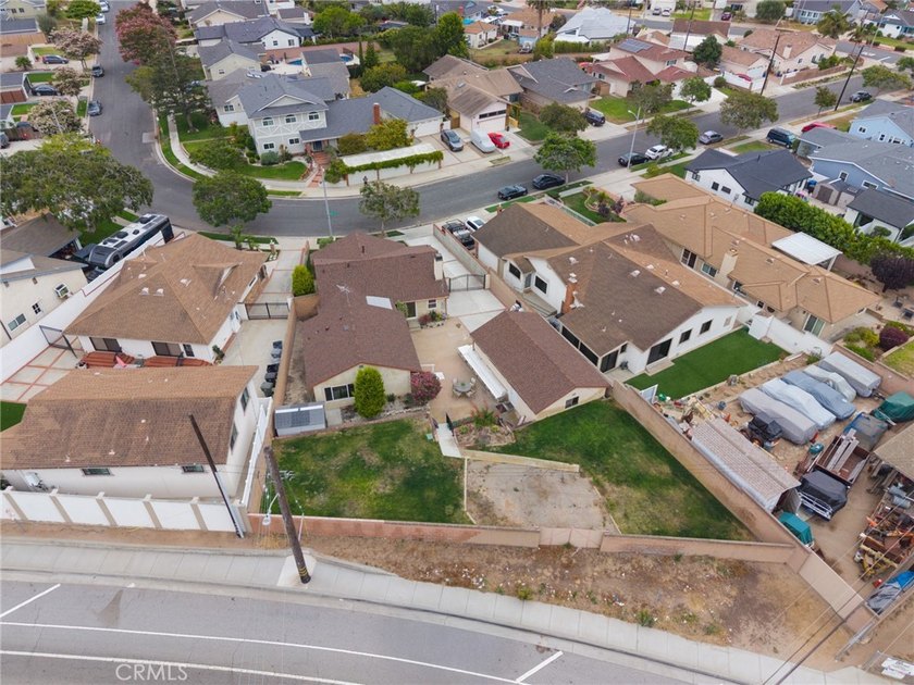 Excellent opportunity to own a home on an expansive 10,049 sq - photo 31