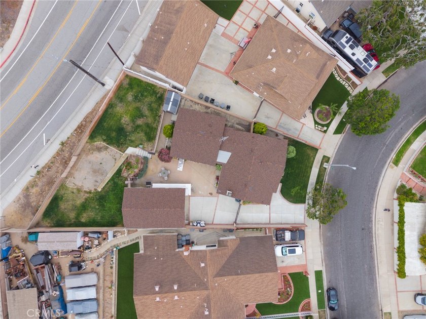 Excellent opportunity to own a home on an expansive 10,049 sq - photo 32