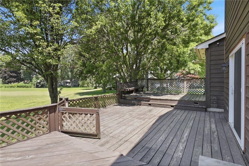 Welcome to 2 Casimir Circle in Rochester's 14617 ZIP code! - photo 33