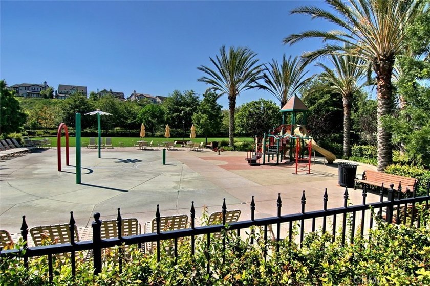 RARE DUAL PRIMARY LAYOUT! Welcome to effortless luxury living in - photo 34