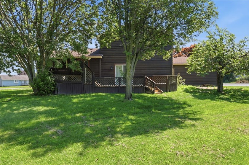 Welcome to 2 Casimir Circle in Rochester's 14617 ZIP code! - photo 35