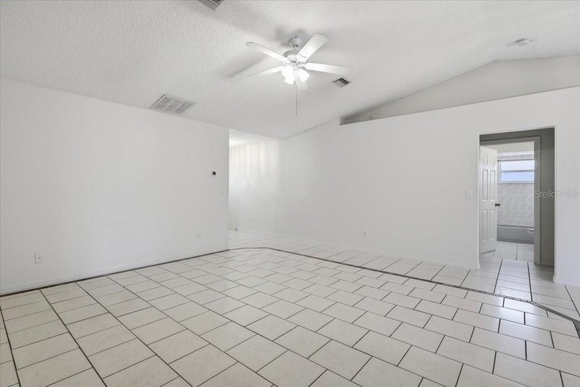 Investment opportunity awaits! This duplex offers two units - photo 14