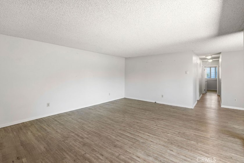 COME HOME TO THIS BEAUTIFUL 2 BED - 2 BATHS - 1 CAR GARAGE 2ND - photo 6