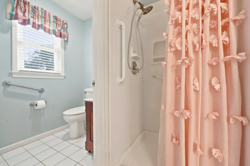 Come and see this beautiful beach oasis today. A beautiful brick - photo 11
