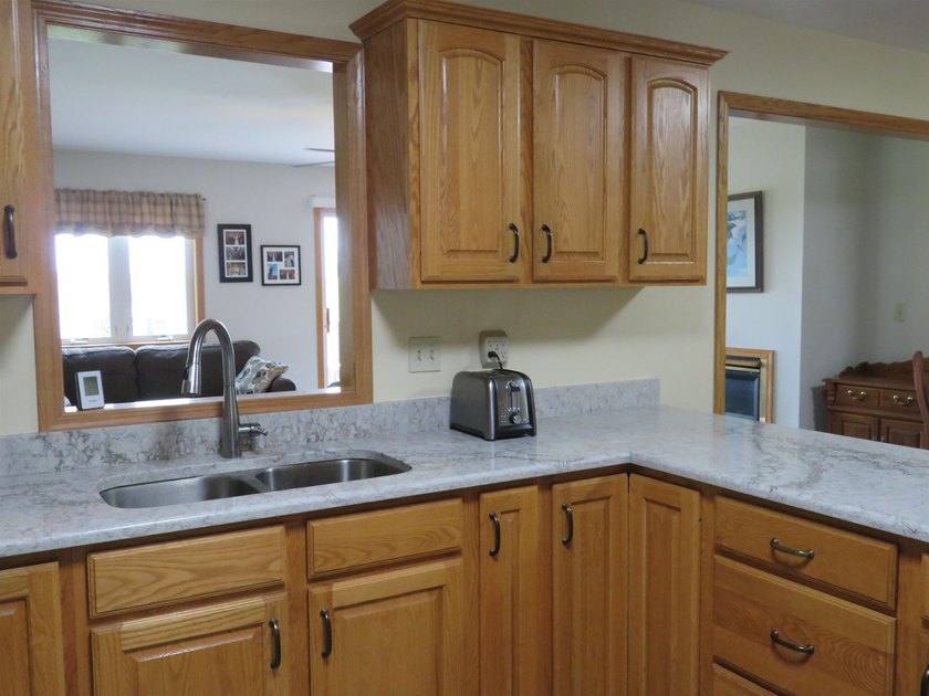 Well maintained, move in ready 3 bedroom 2 full bath home in - photo 11