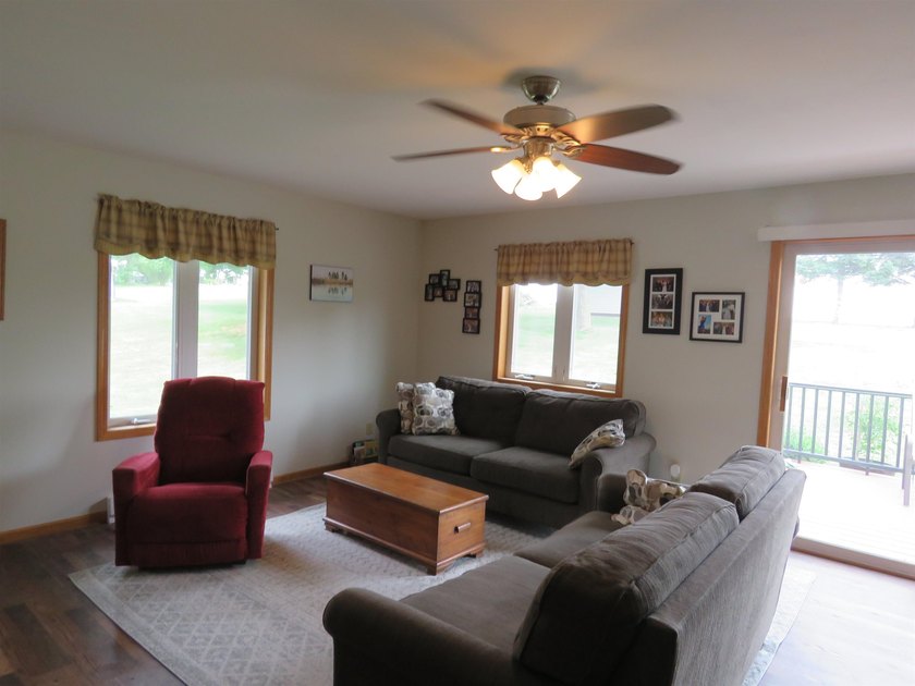 Well maintained, move in ready 3 bedroom 2 full bath home in - photo 12