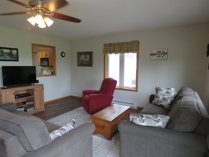Well maintained, move in ready 3 bedroom 2 full bath home in - photo 13