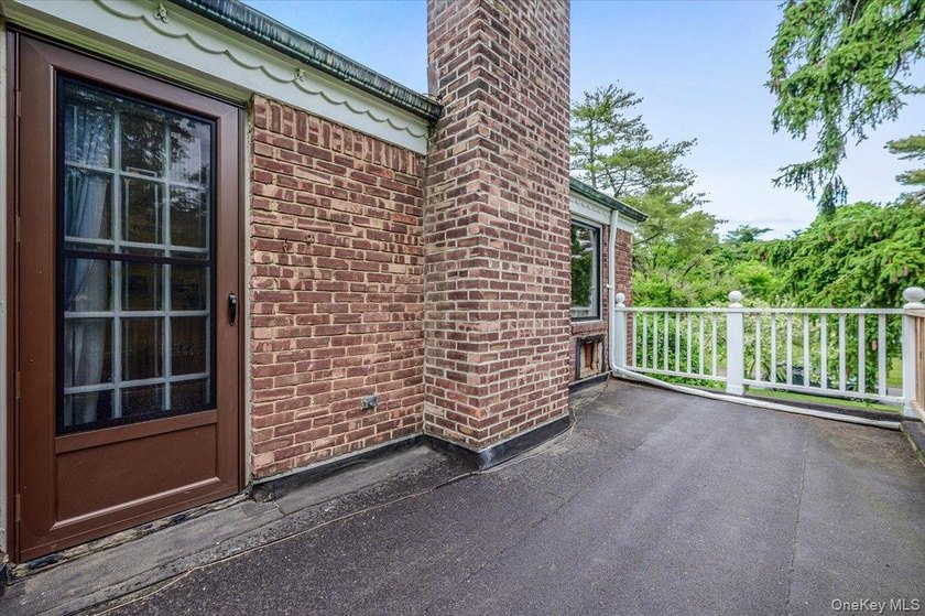 Welcome to this one-of-a-kind gem in the prestigious Village of - photo 18