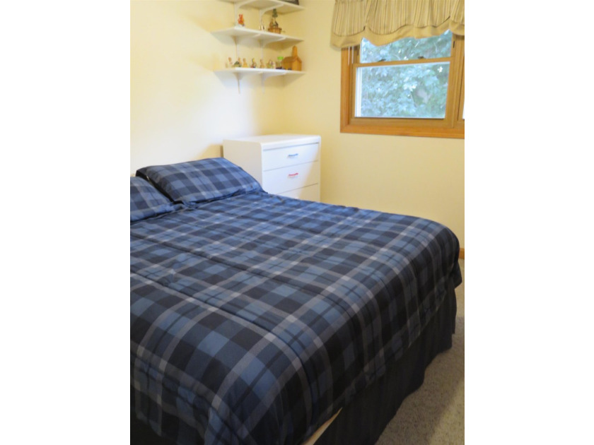 Well maintained, move in ready 3 bedroom 2 full bath home in - photo 18