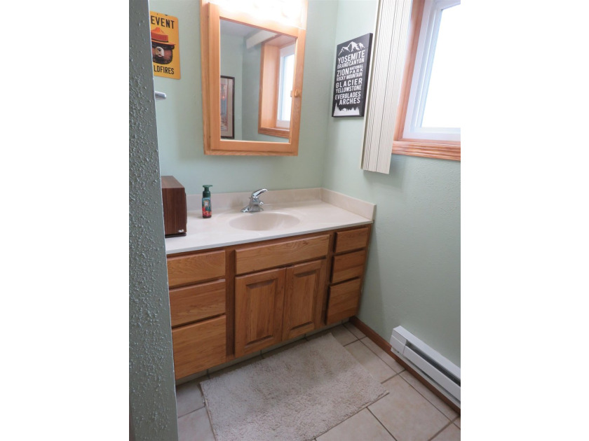 Well maintained, move in ready 3 bedroom 2 full bath home in - photo 26