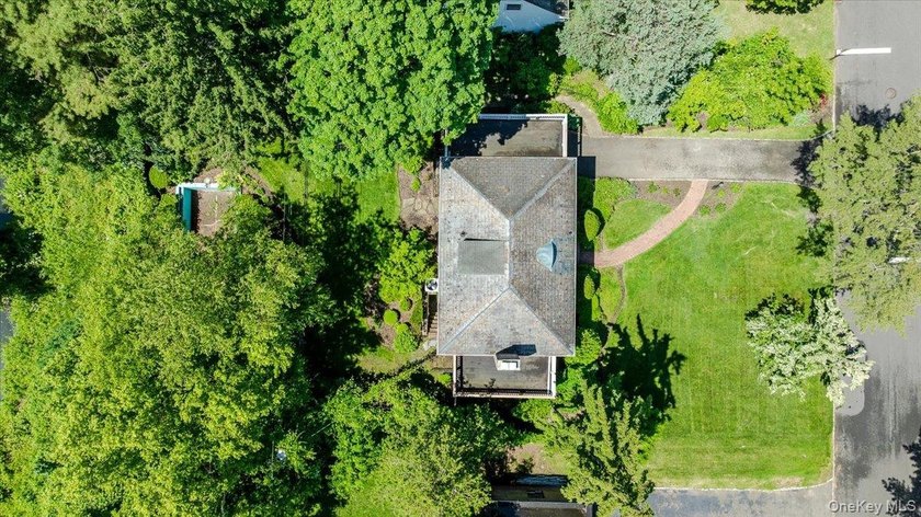 Welcome to this one-of-a-kind gem in the prestigious Village of - photo 28