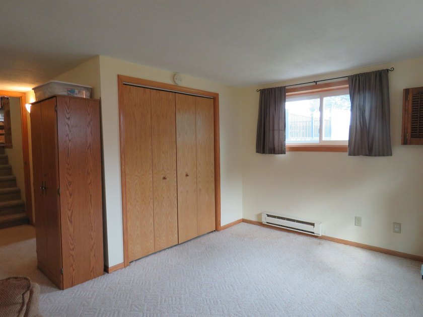 Well maintained, move in ready 3 bedroom 2 full bath home in - photo 29