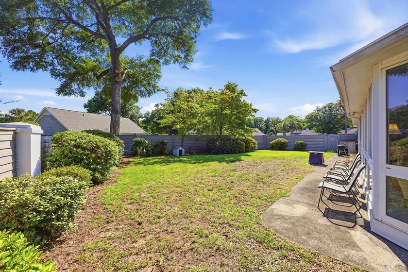 Come and see this beautiful beach oasis today. A beautiful brick - photo 34