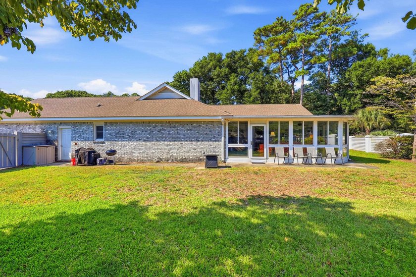 Come and see this beautiful beach oasis today. A beautiful brick - photo 38
