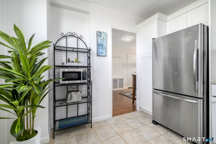 Perched just under the top floor, this stunning 2BR/1BA condo - photo 4