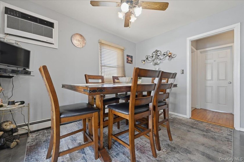 Welcome to this beautifully maintained 4-bedroom, 2 full bath - photo 5