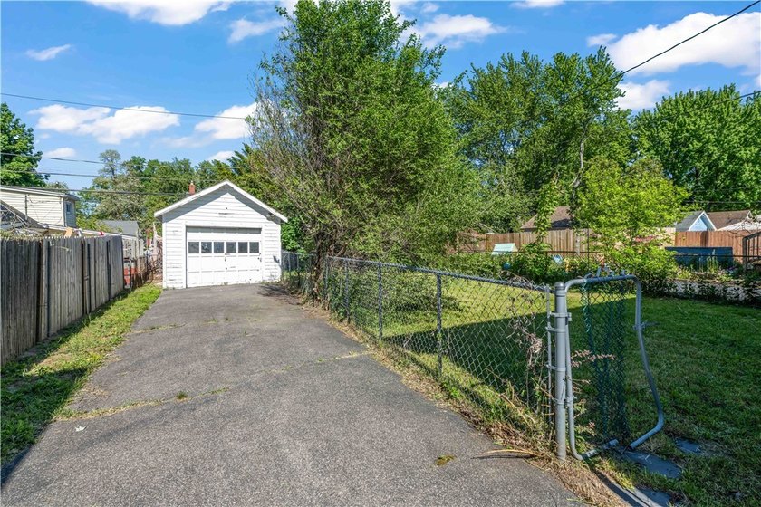 Welcome Home! This charming 3 bedroom and 1.5 bath Colonial in - photo 23
