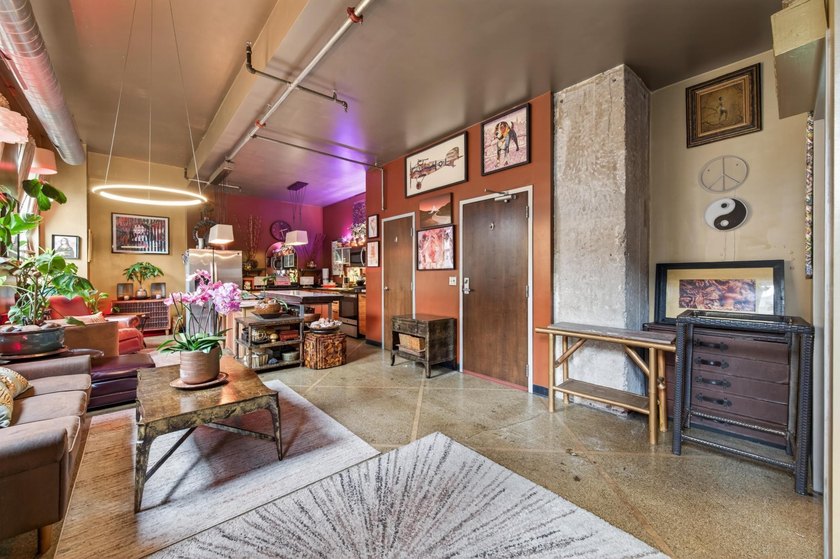 Welcome to urban living in the heart of downtown St. Paul! This - photo 2