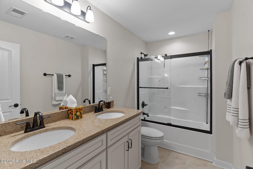 Immaculate 3-bedroom, home with bonus room on a desirable corner - photo 31