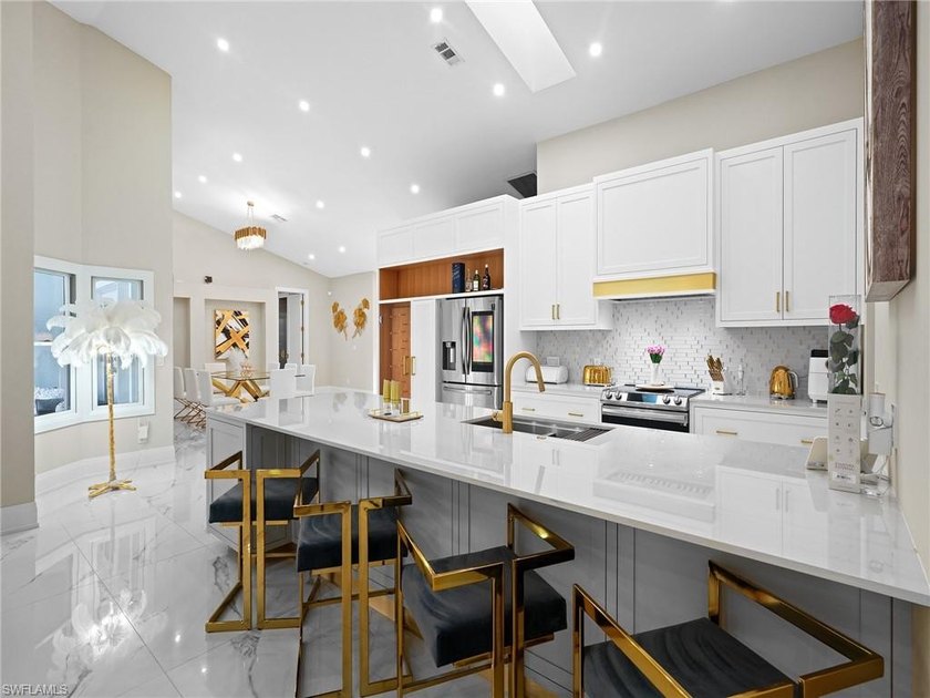 Exquisite Fully Remodeled Hawksridge Pool Home! Beautifully - photo 2