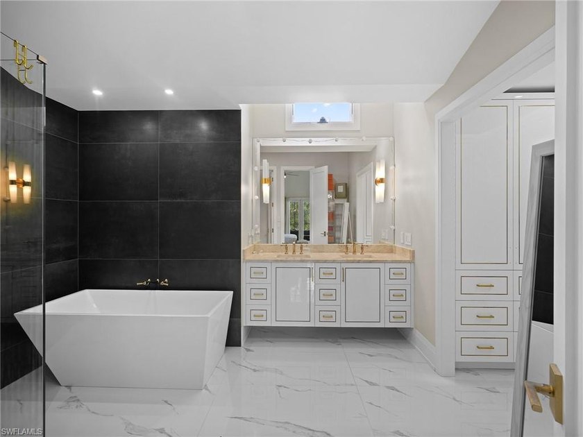 Exquisite Fully Remodeled Hawksridge Pool Home! Beautifully - photo 7