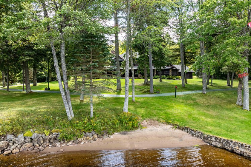 'Tojenka' is a rare Big Moose Lake estate offering an - photo 13