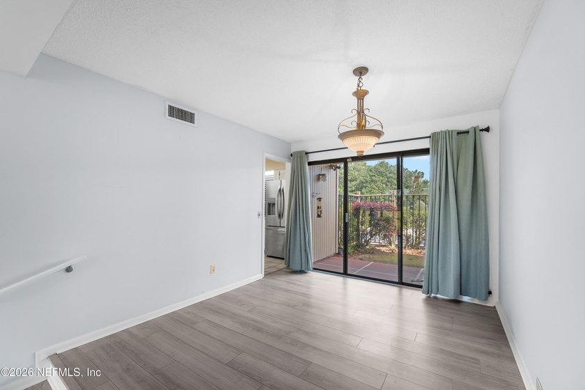 **RENOVATED**FIRST FLOOR**GREAT LOCATION** This charming - photo 15