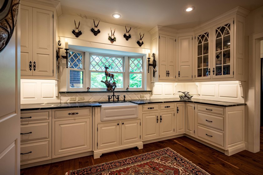 'Tojenka' is a rare Big Moose Lake estate offering an - photo 16