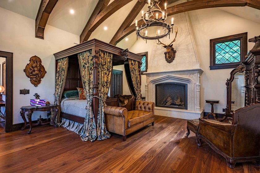 'Tojenka' is a rare Big Moose Lake estate offering an - photo 17