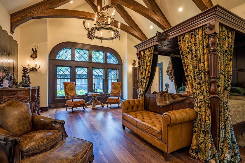 'Tojenka' is a rare Big Moose Lake estate offering an - photo 18