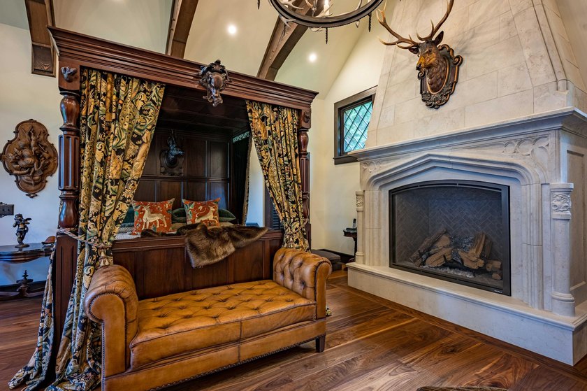 'Tojenka' is a rare Big Moose Lake estate offering an - photo 19