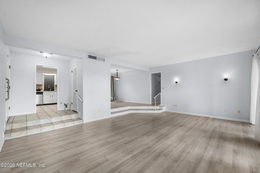 **RENOVATED**FIRST FLOOR**GREAT LOCATION** This charming - photo 19
