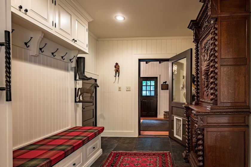 'Tojenka' is a rare Big Moose Lake estate offering an - photo 22