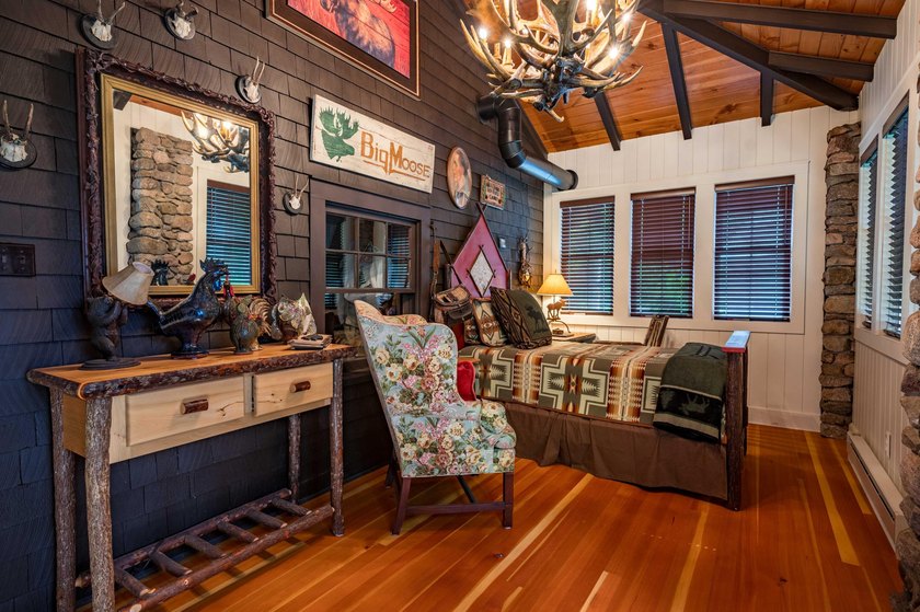 'Tojenka' is a rare Big Moose Lake estate offering an - photo 23