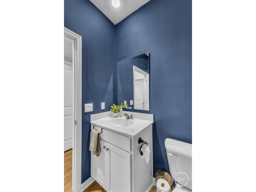 This 2-story, 5-bedroom, 3-bathroom beauty has laid all its - photo 24