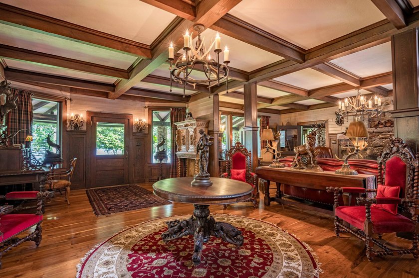 'Tojenka' is a rare Big Moose Lake estate offering an - photo 29