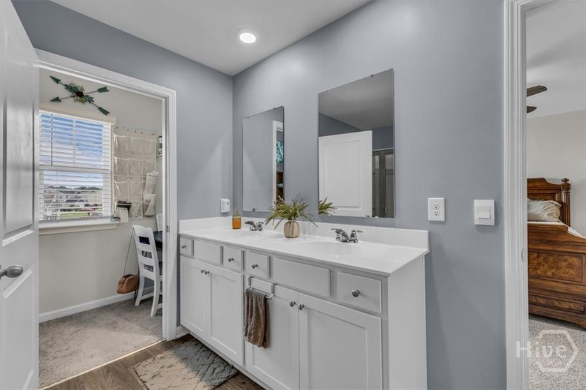 This 2-story, 5-bedroom, 3-bathroom beauty has laid all its - photo 30