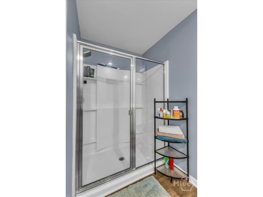 This 2-story, 5-bedroom, 3-bathroom beauty has laid all its - photo 33