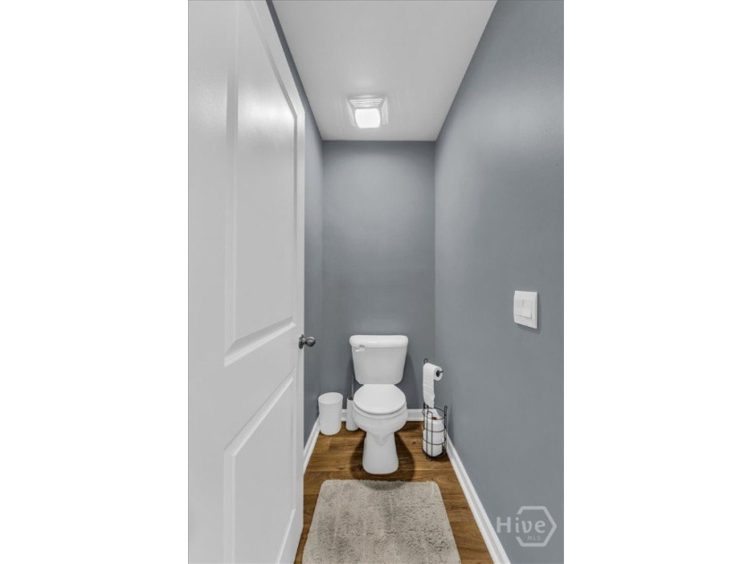 This 2-story, 5-bedroom, 3-bathroom beauty has laid all its - photo 35