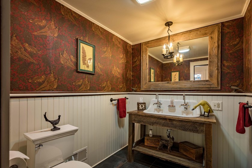 'Tojenka' is a rare Big Moose Lake estate offering an - photo 42