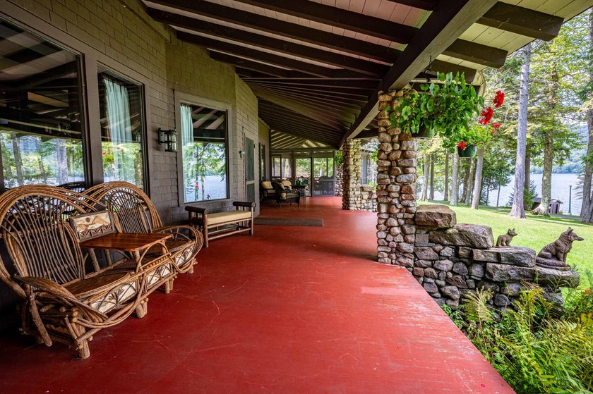 'Tojenka' is a rare Big Moose Lake estate offering an - photo 44