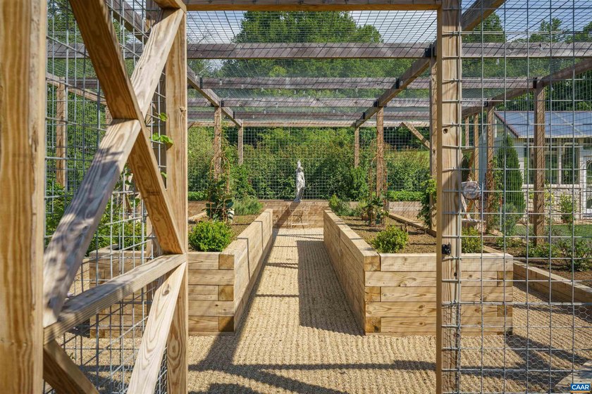 Set amidst 17 beautifully landscaped acres, Monte Ventoso is an - photo 45