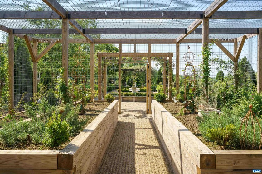Set amidst 17 beautifully landscaped acres, Monte Ventoso is an - photo 46
