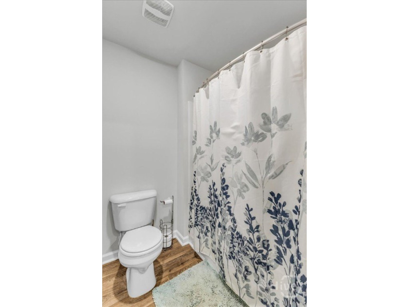 This 2-story, 5-bedroom, 3-bathroom beauty has laid all its - photo 46